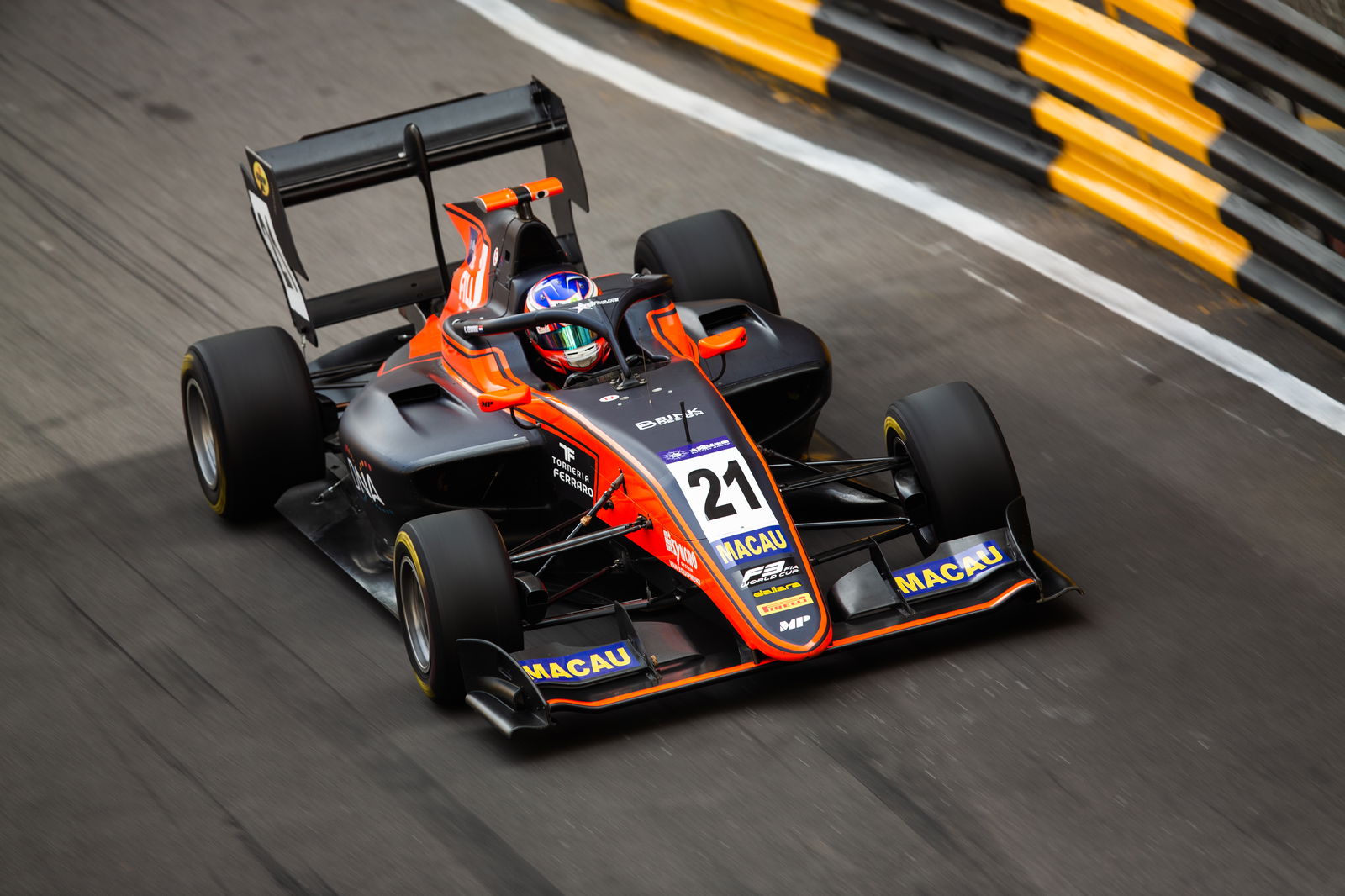 Vips takes dominant victory in Macau qualifying race