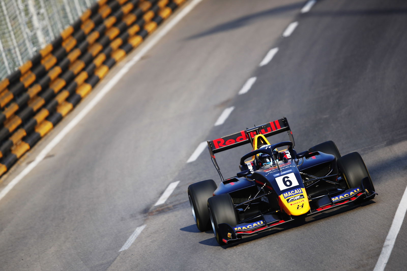 Vips takes dominant victory in Macau qualifying race