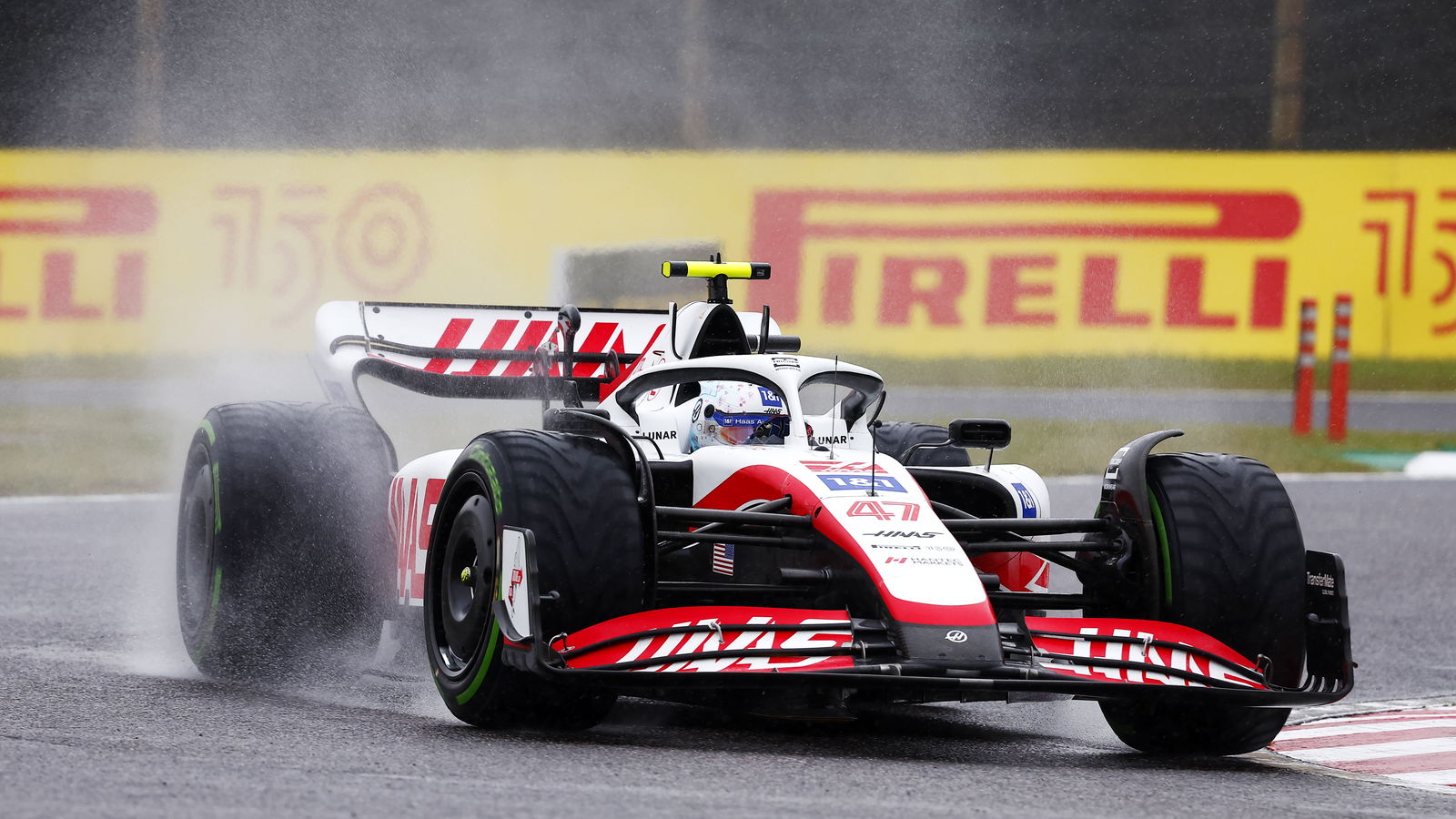 Schumacher blames spray for Japanese GP FP1 crash 