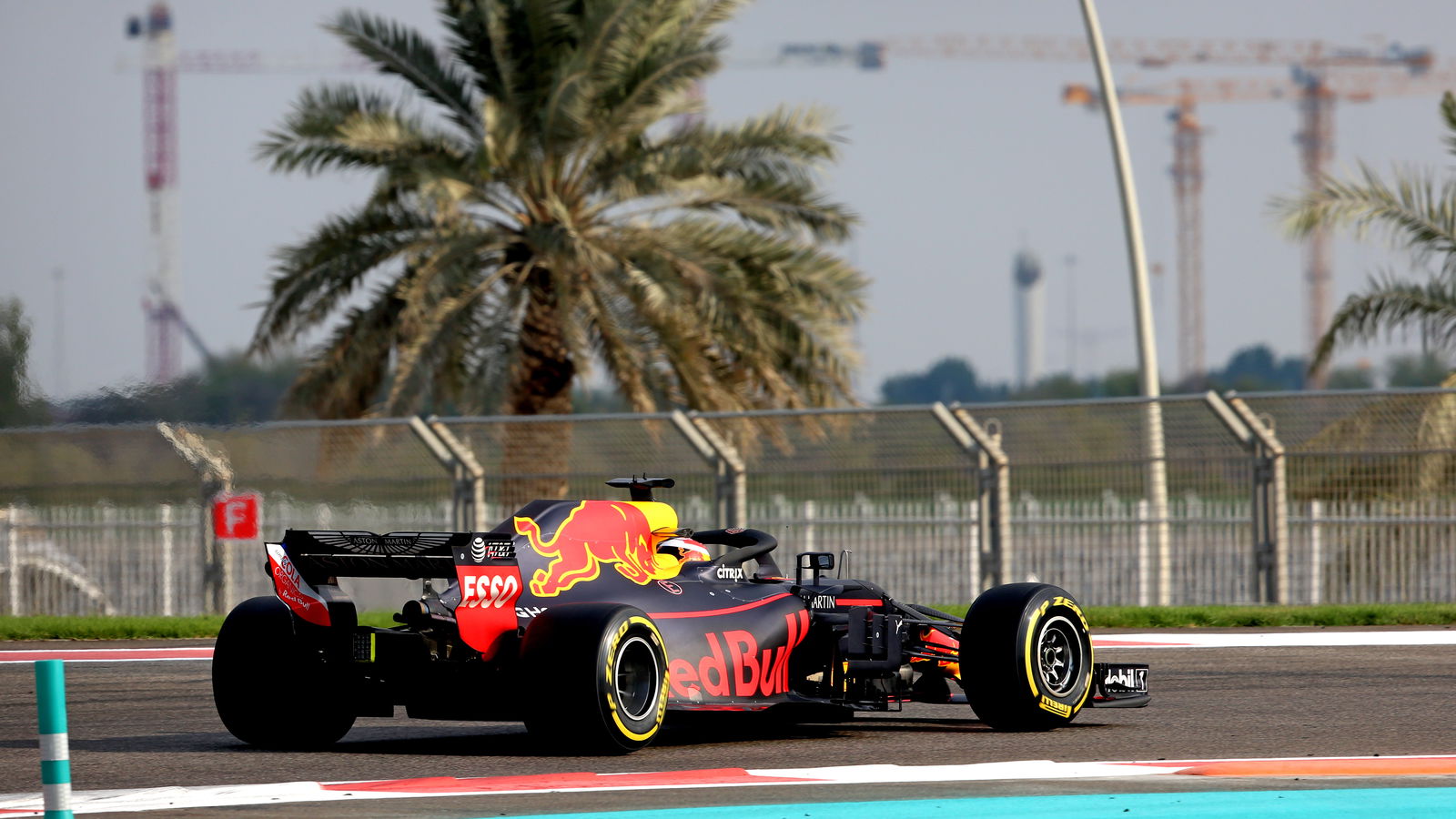 Pirelli dapat memilih pilihan ban F1 yang lebih sulit pada 2019