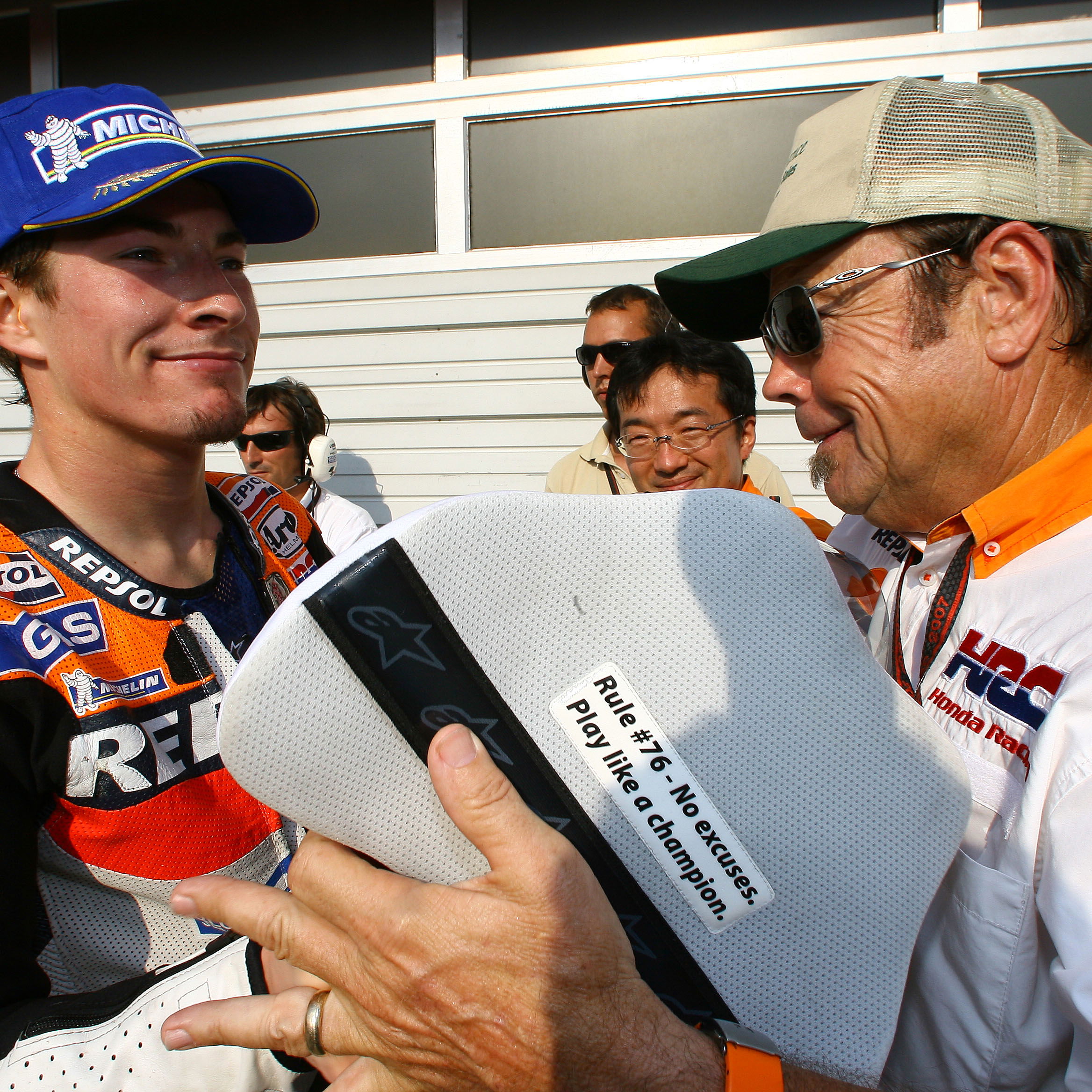 # 69 untuk pensiun untuk menghormati Nicky Hayden