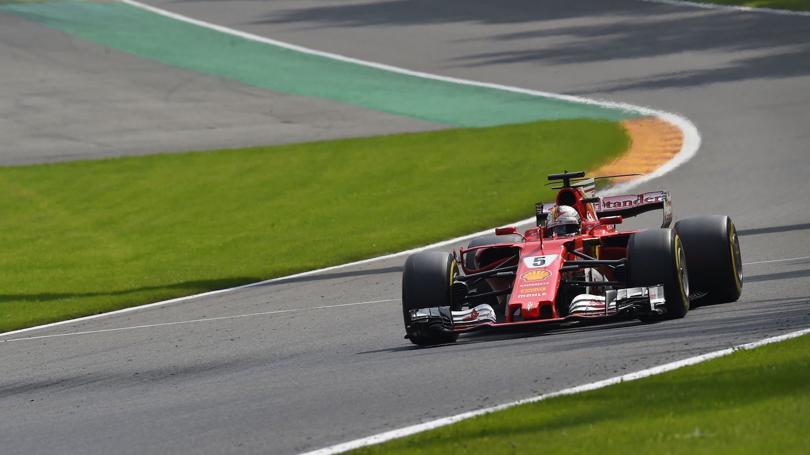 Pembalap F1 menginginkan DRS melalui Blanchimont di Spa