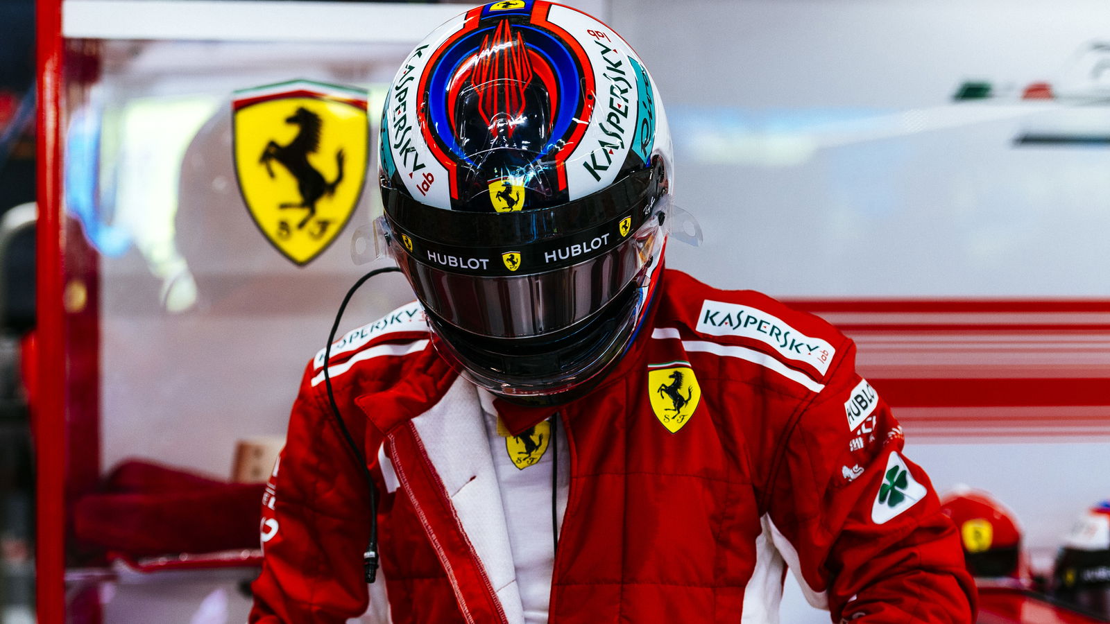 Raikkonen tercepat di FP2 Singapura saat Vettel membentur tembok