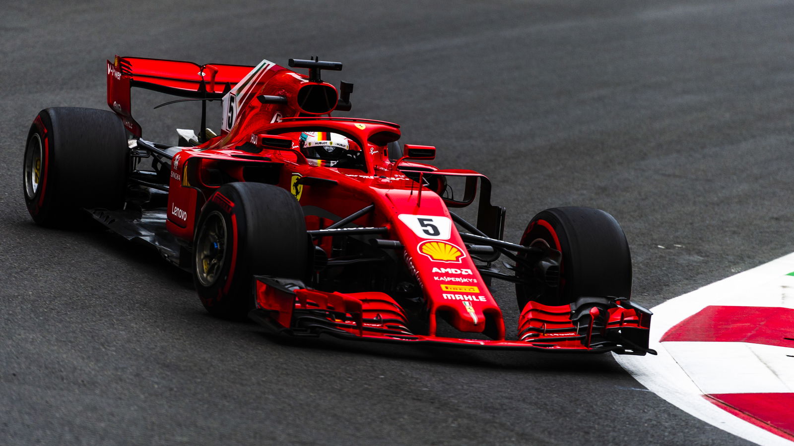 Vettel mengambil pole Baku F1 karena kesalahan telat merugikan Raikkonen