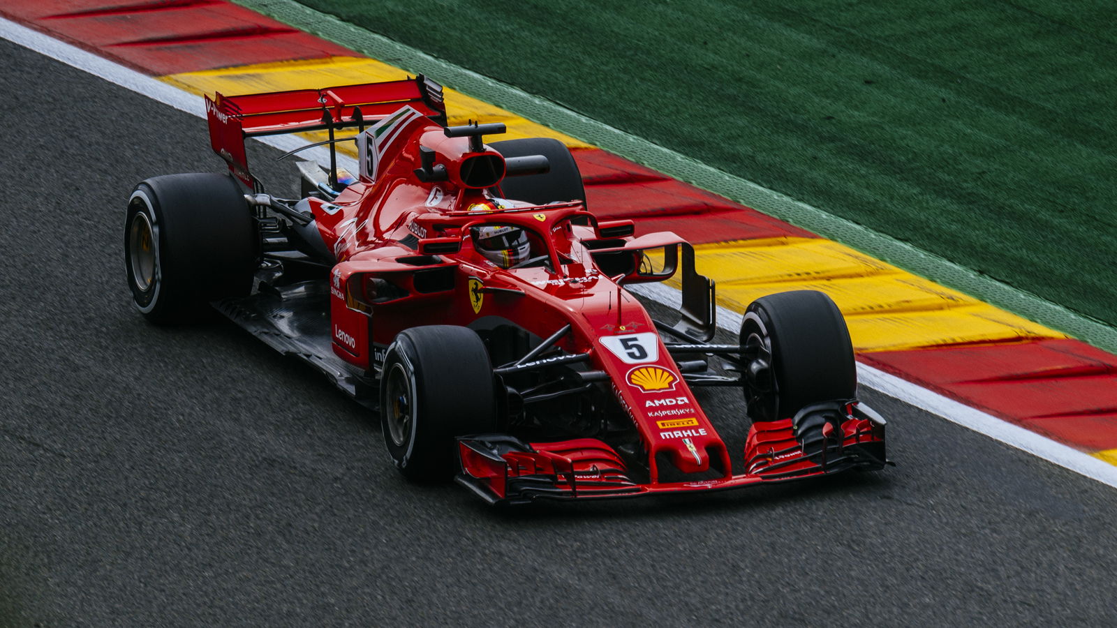 Vettel meraih kemenangan dominan di GP Belgia setelah memulai drama