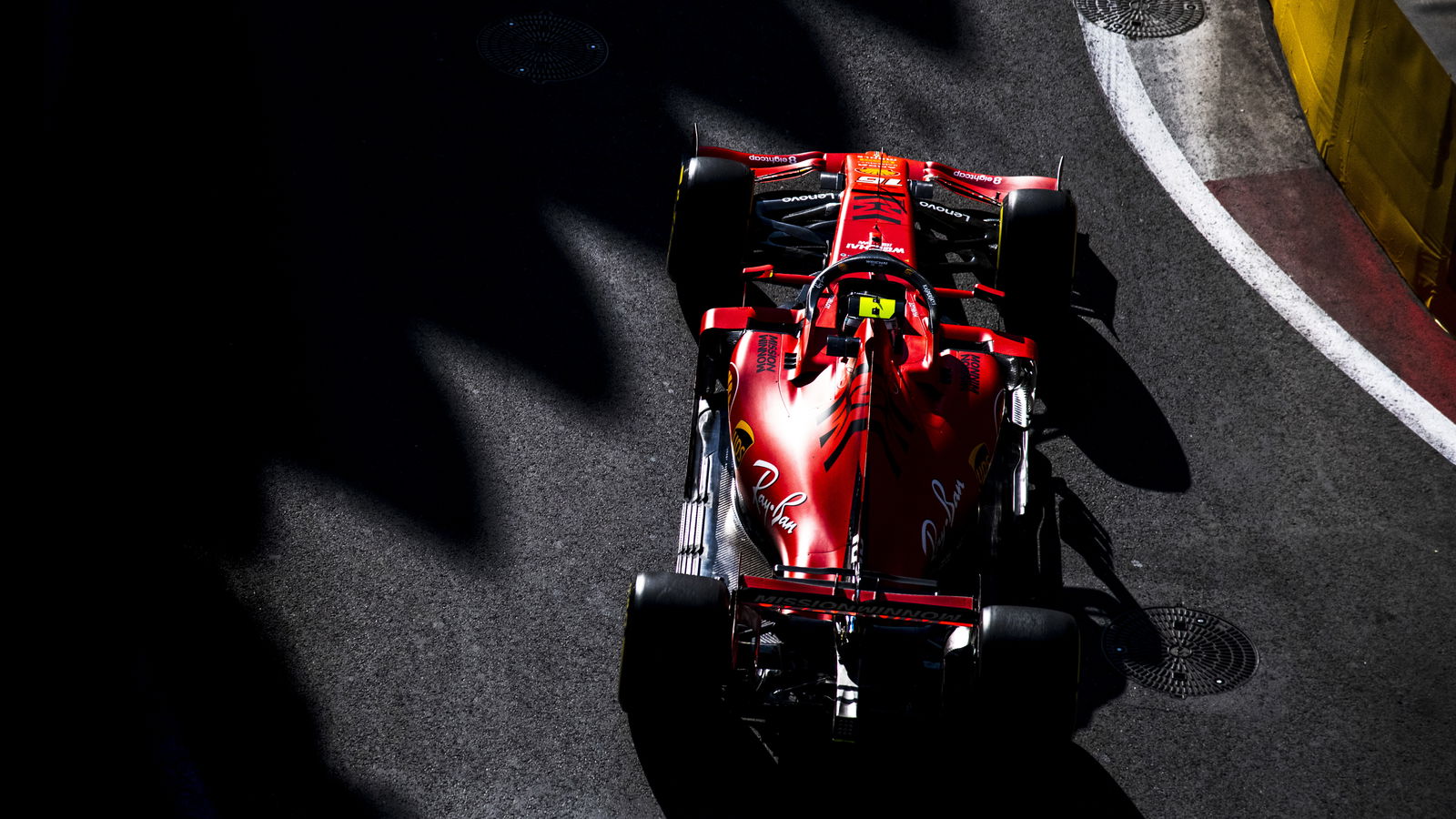 Leclerc menyelesaikan latihan menyapu untuk Ferrari di Baku FP3