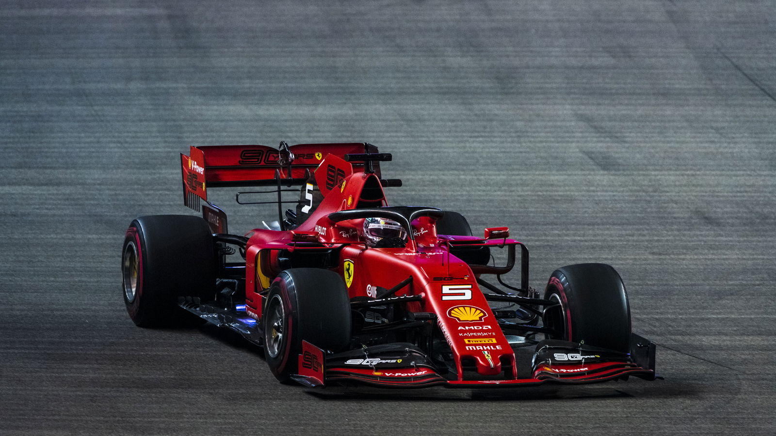 Vettel meraih kemenangan Singapura karena strategi Ferrari membuat Leclerc frustrasi