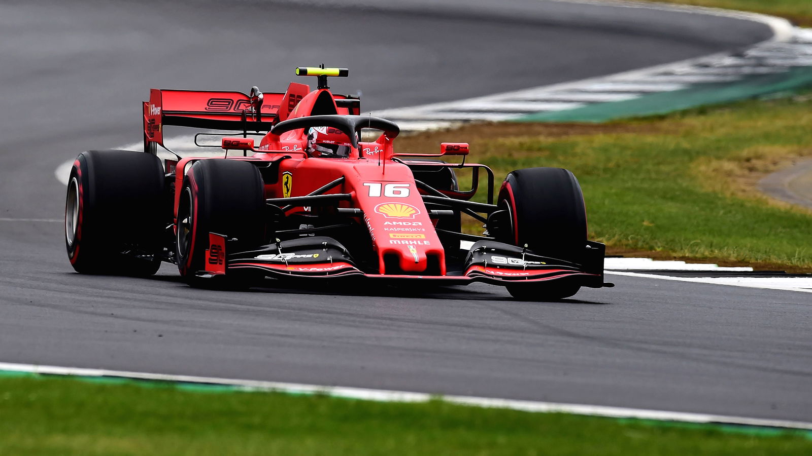 Leclerc dikejutkan dengan pole challenge Ferrari ke Mercedes