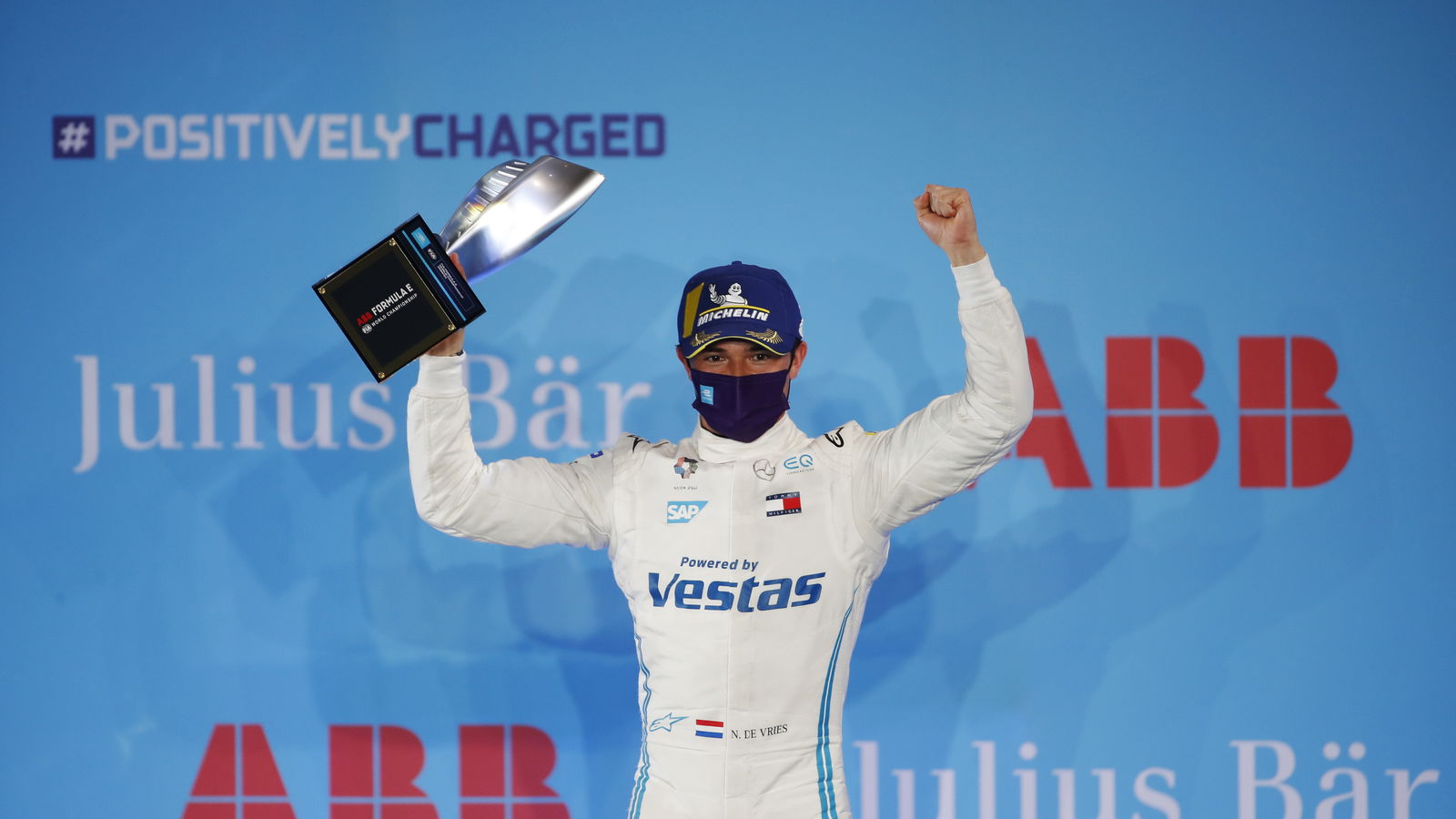 De Vries Memimpin Mercedes 1-2 pada Race 1 E-Prix Diriyah