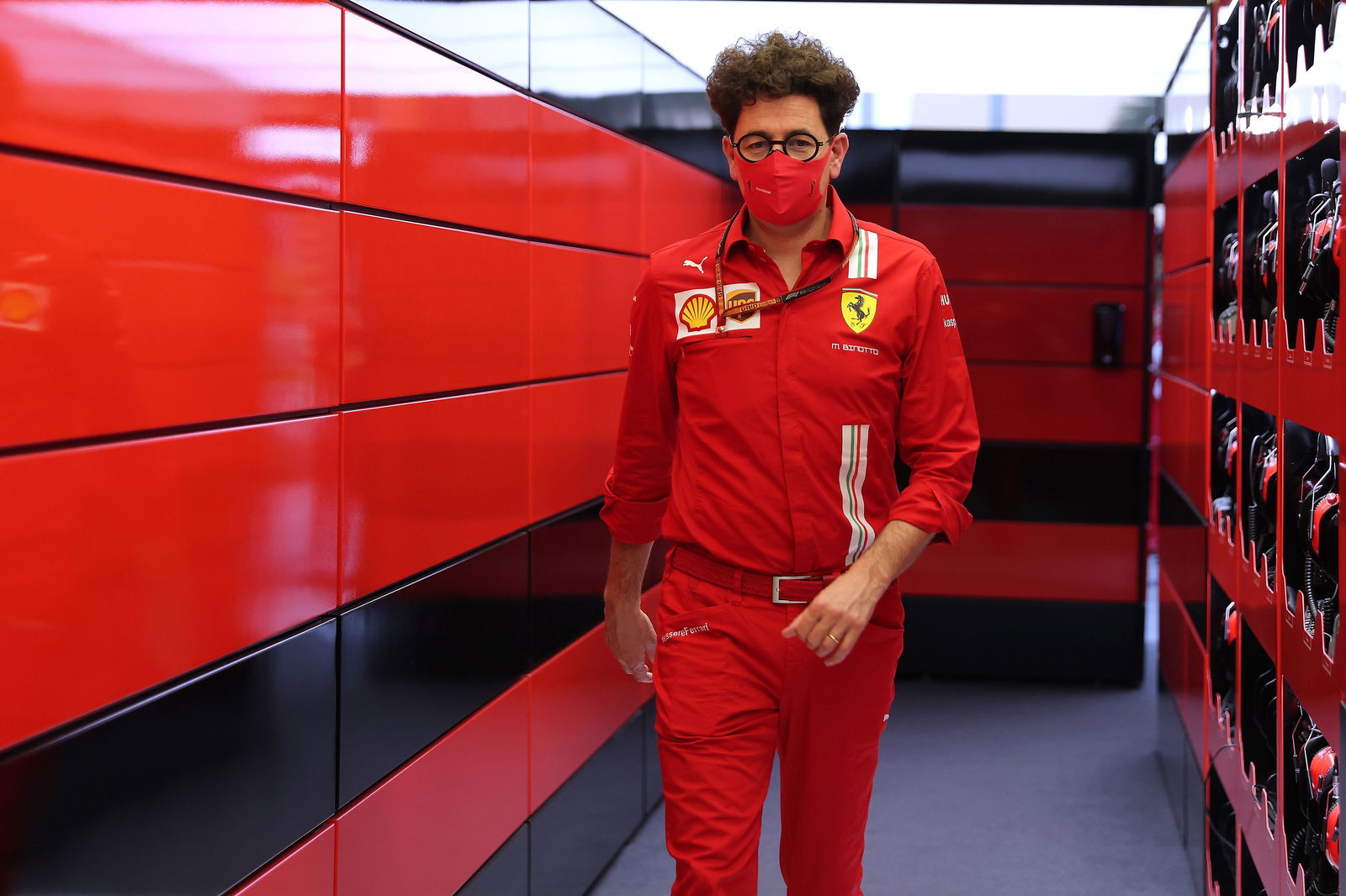 Marko Red Bull menjadi salah satu bos tim F1 untuk memberi selamat kepada Perez setelah menang