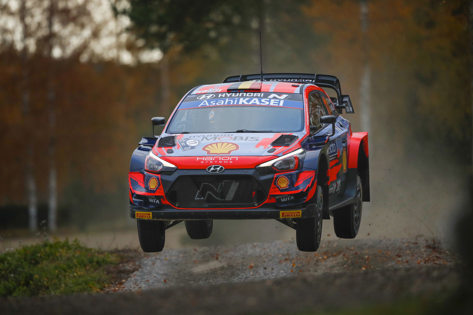 Evans remains out in front at drama-filled Rally Finland