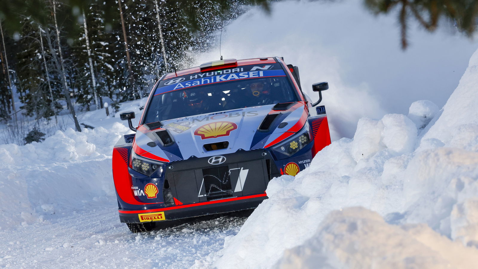 Neuville strikes late to take lead at Rally Sweden