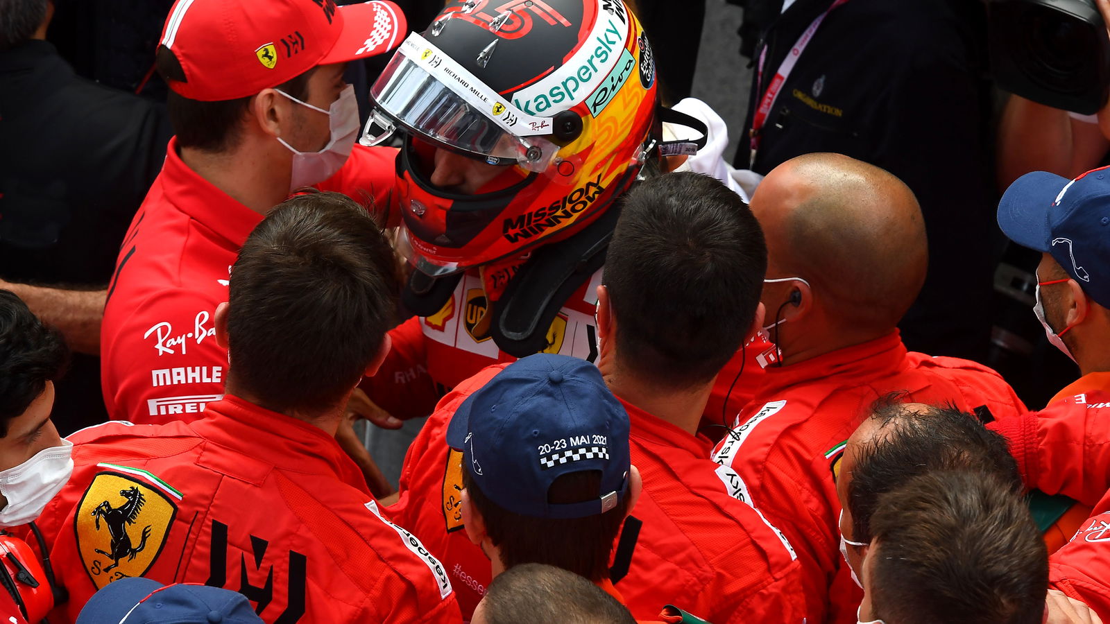 Turut Rayakan Podium Sainz, Ferrari Puji Charles Leclerc