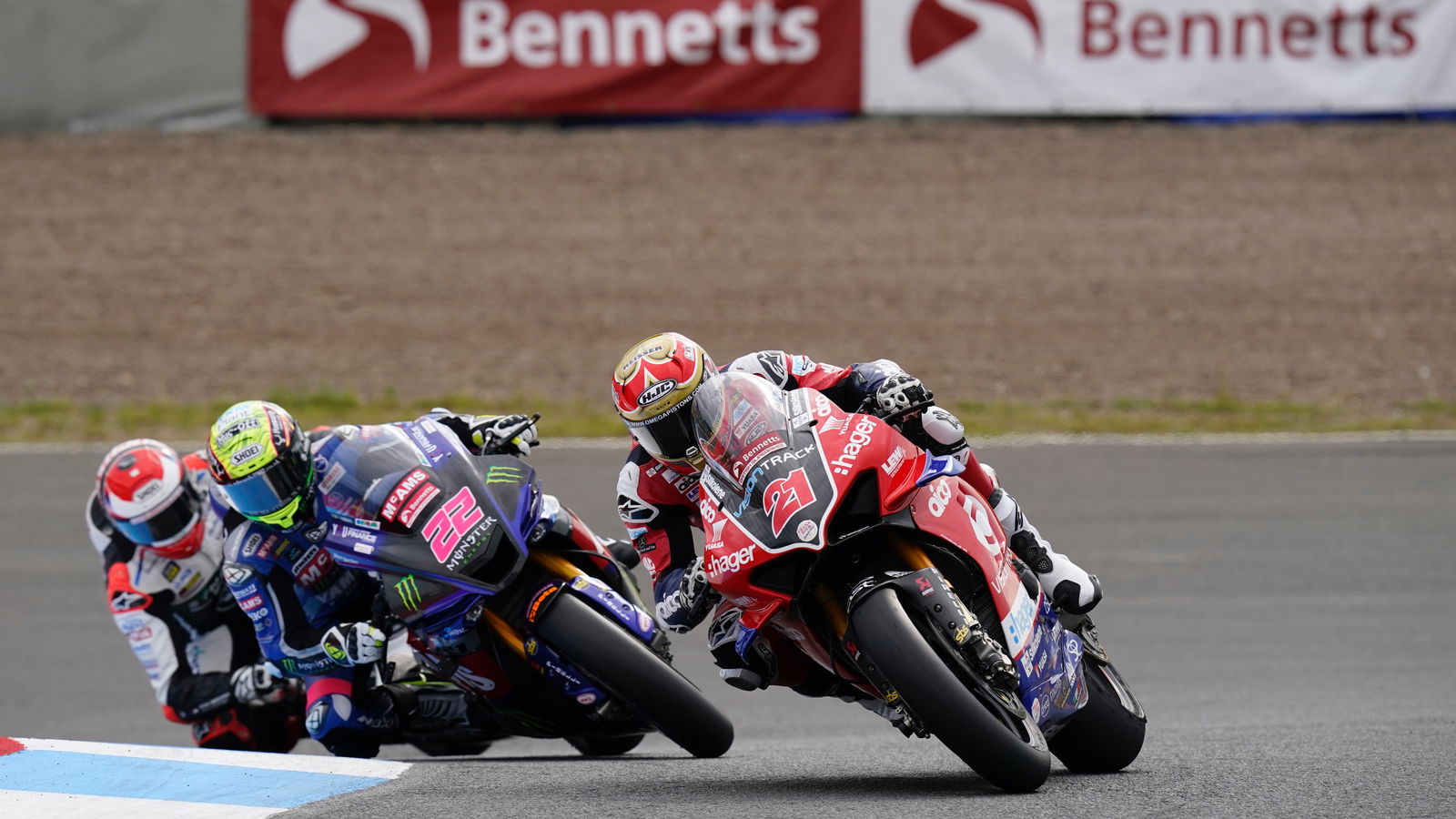 Roles reversed at Knockhill as Iddon beats O’Halloran to victory