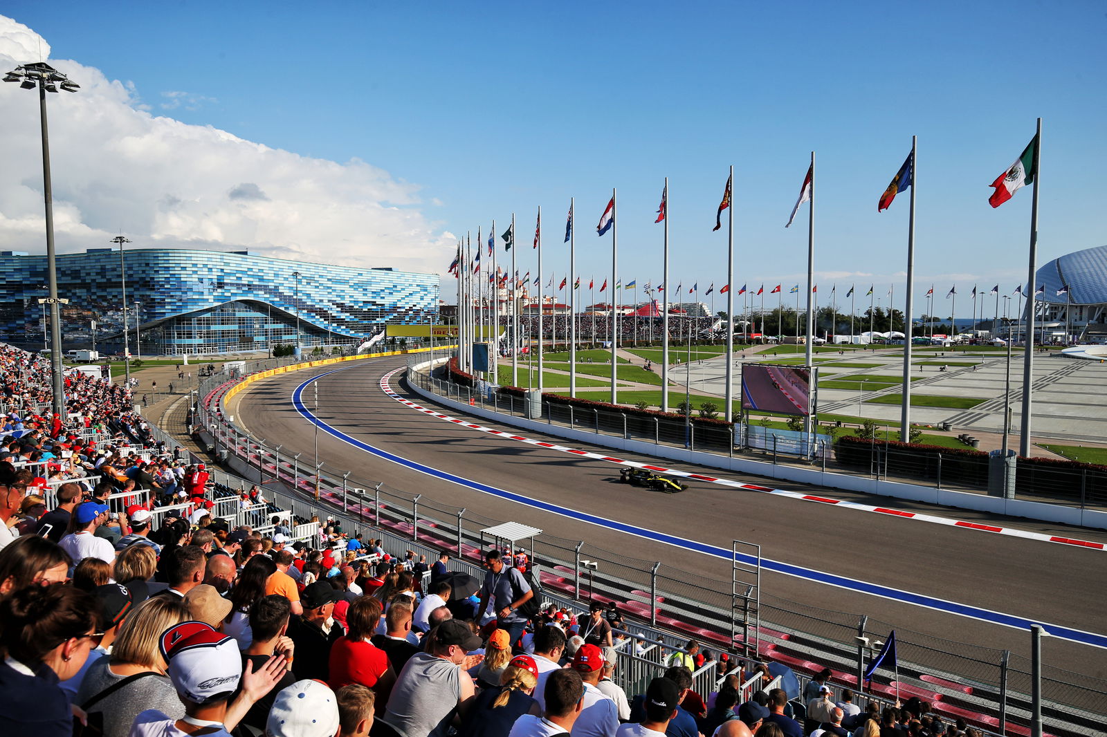 Leclerc dominates Russian GP qualifying for 4thstraight pole
