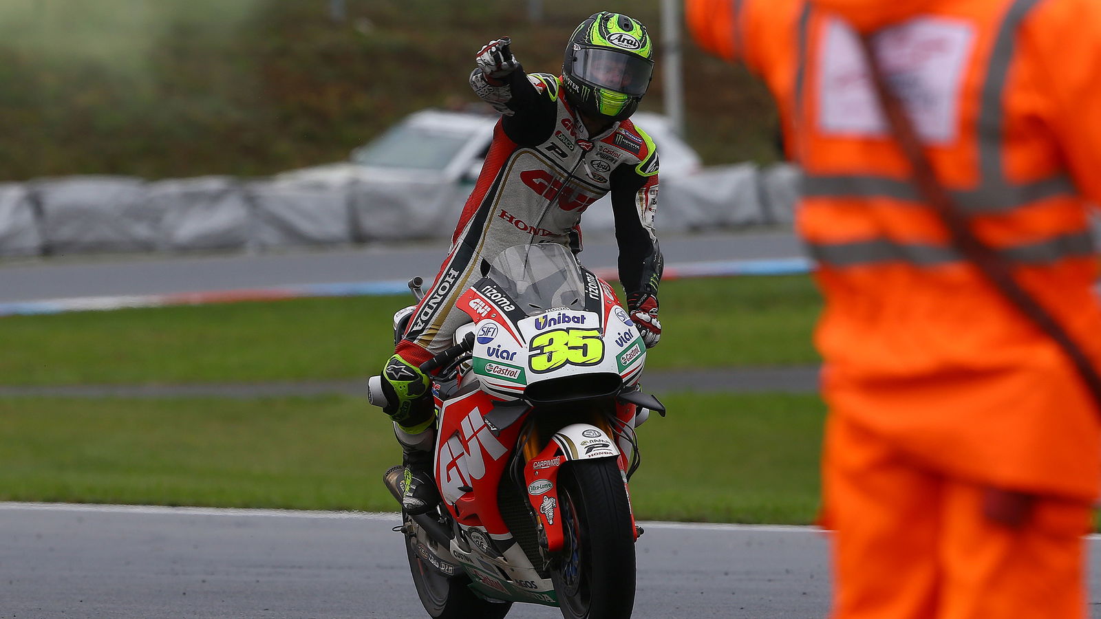 Crutchlow merasa rendah hati dengan buku-buku sejarah, tapi 'Saya beralih dari balapan ke balapan'