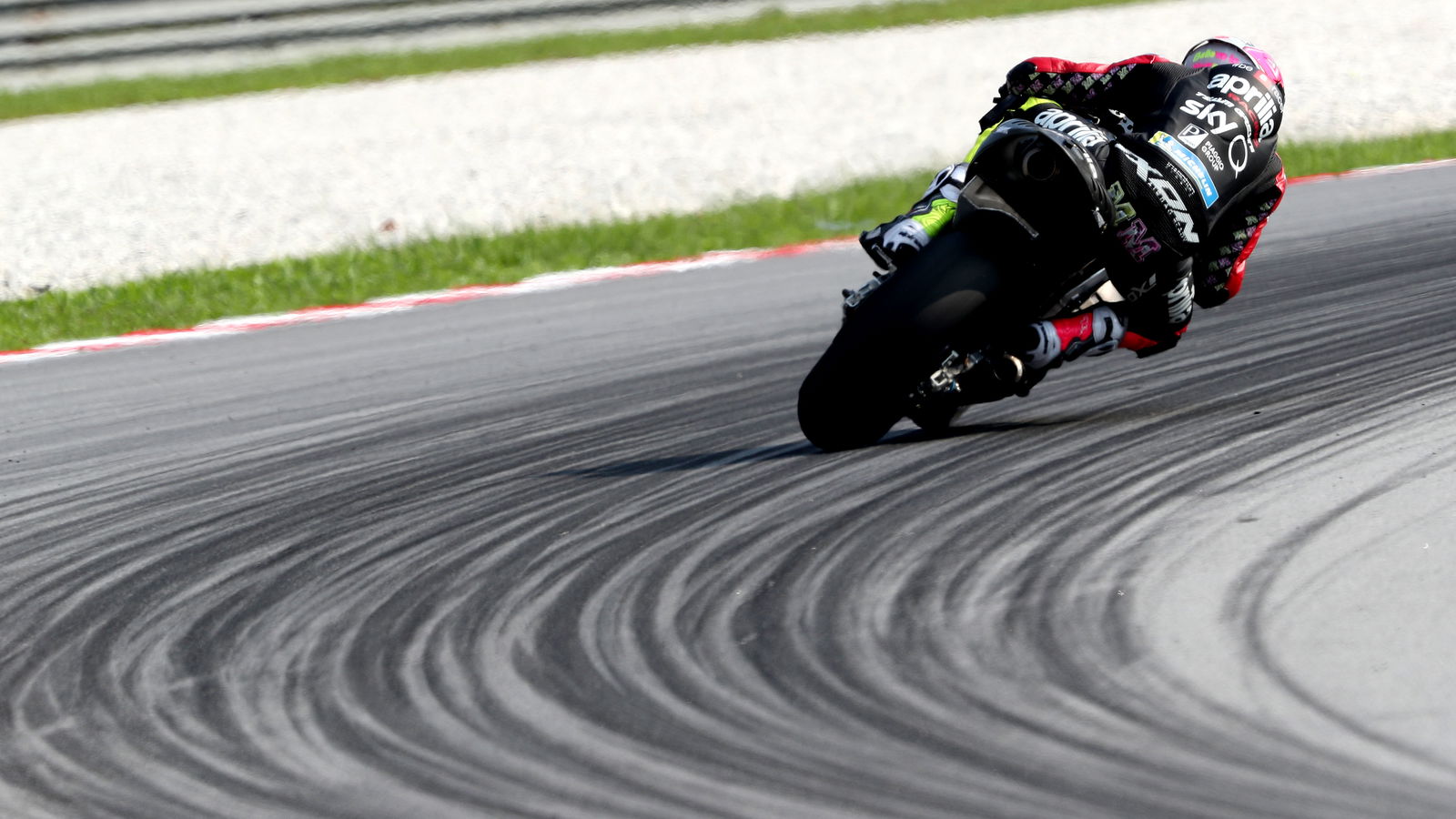 Aprilia MotoGP gains continue as Iannone skips final test day
