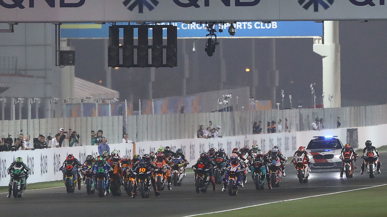 Para pembalap menghadapi penundaan saat mencapai MotoGP