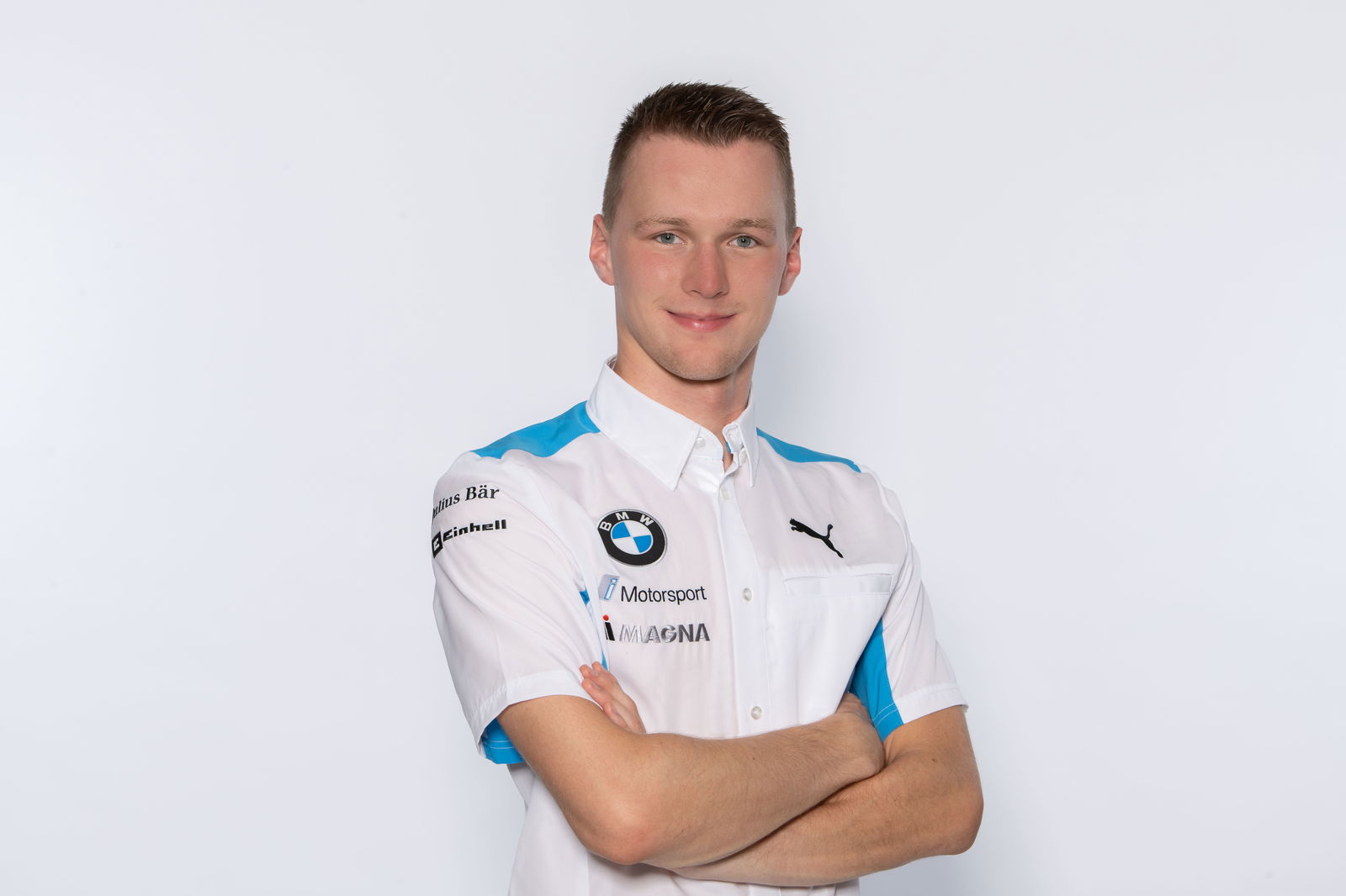 Mercedes memperkenalkan mobil FE; mengumumkan de Vries, Vandoorne