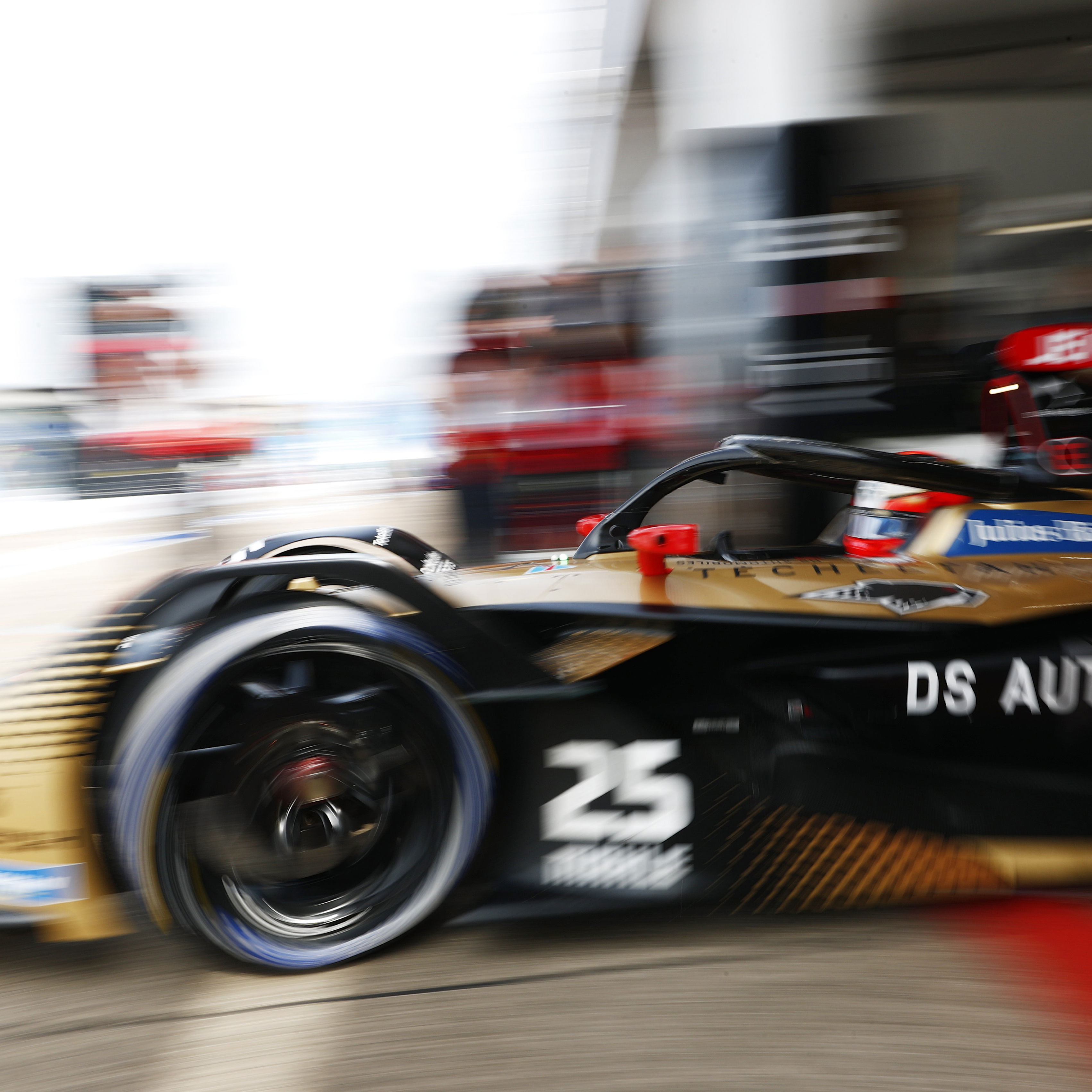 Porsche retains Lotterer & Wehrlein for 2022 Formula E season