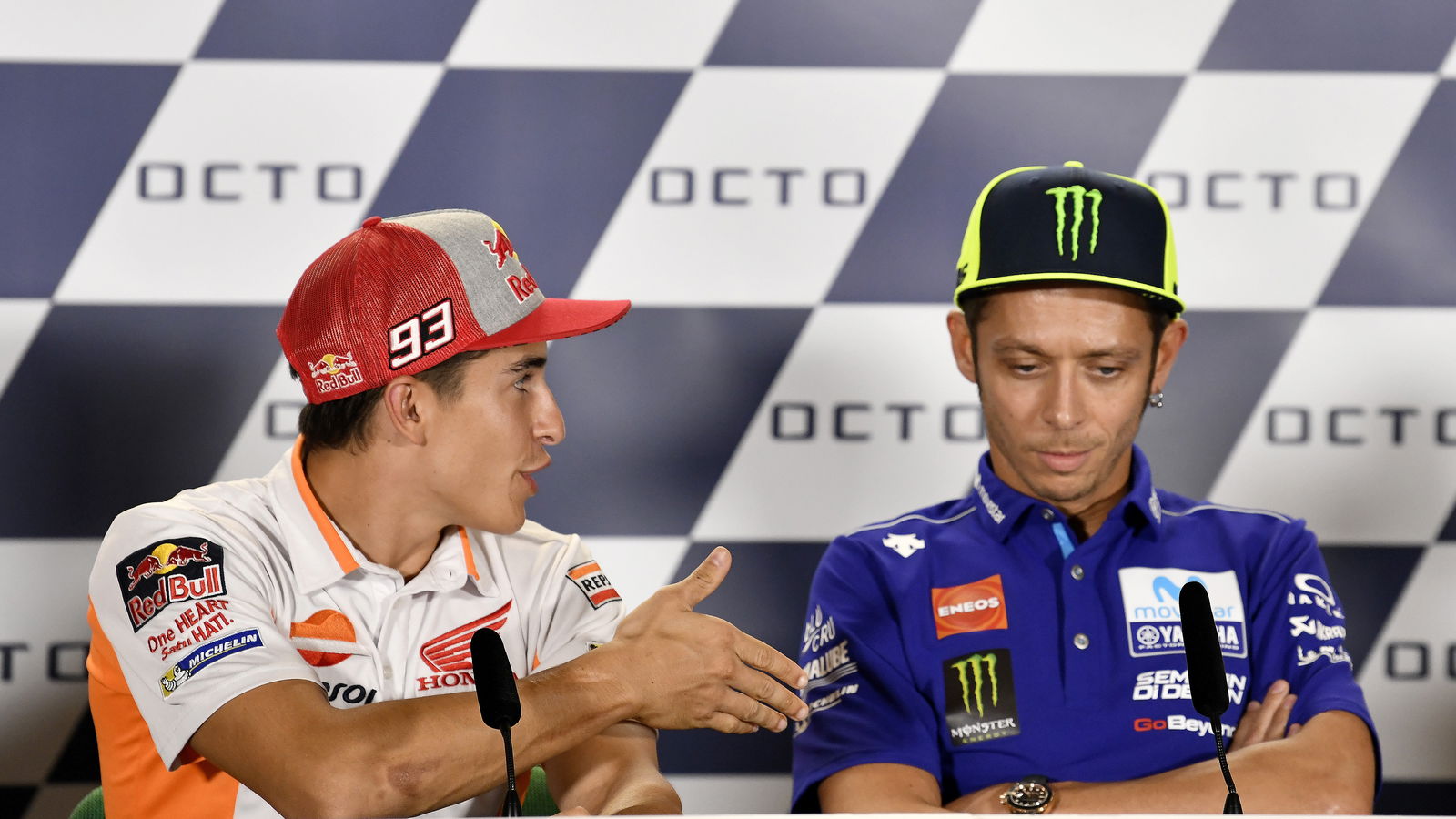 Rossi menolak jabat tangan Marquez - Diperbarui