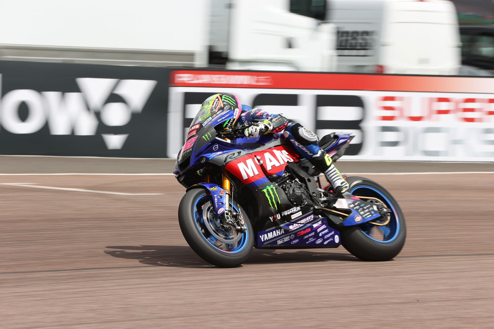 Vickers claims best ever BSB finish with double fourth place at Thruxton
