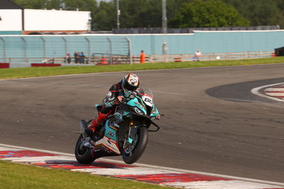 Danny Kent Coba Bangkit dari Putaran Pembuka BSB 2021 di Knockhill