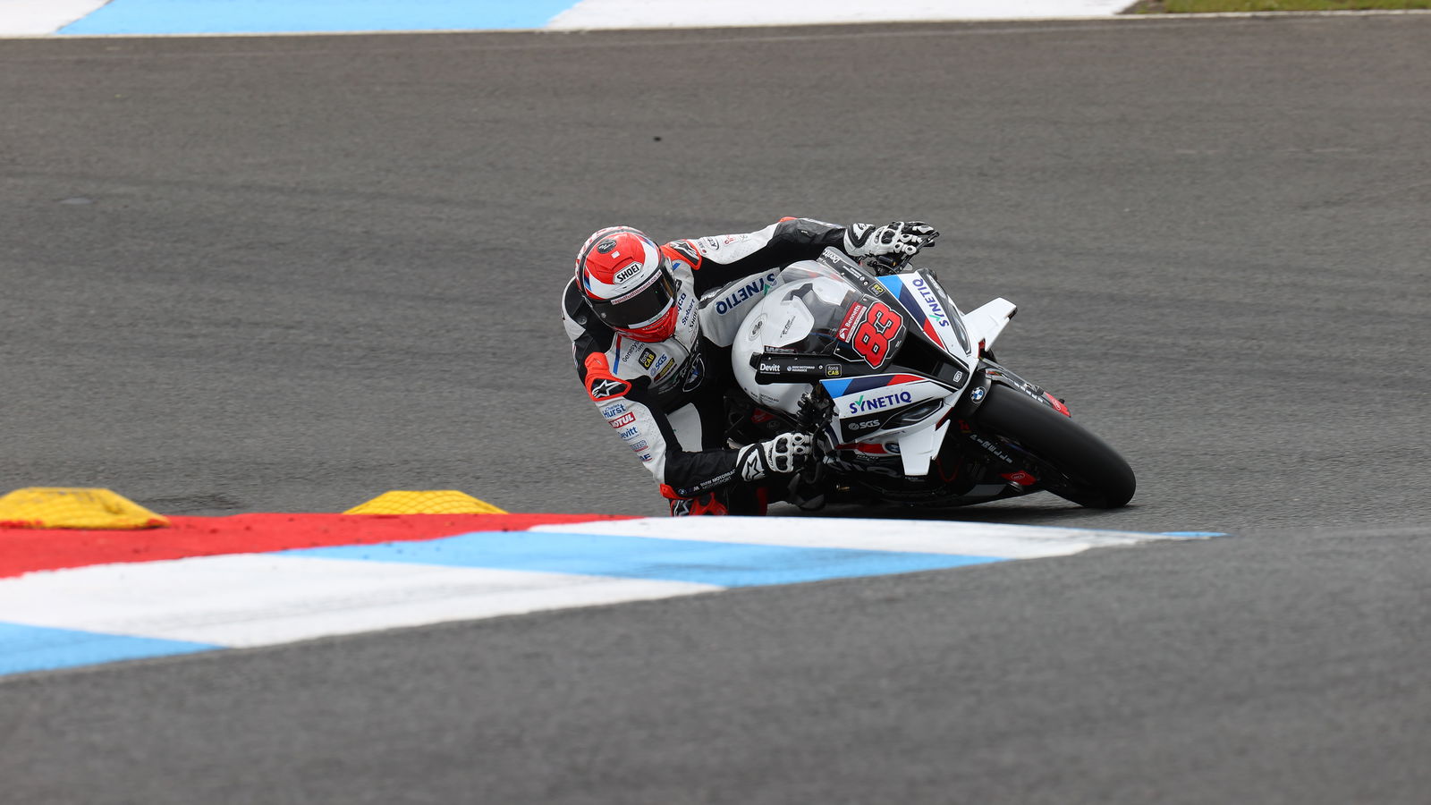 BSB Knockhill: Buchan Dua Kemenangan, Iddon Puncak Klasemen