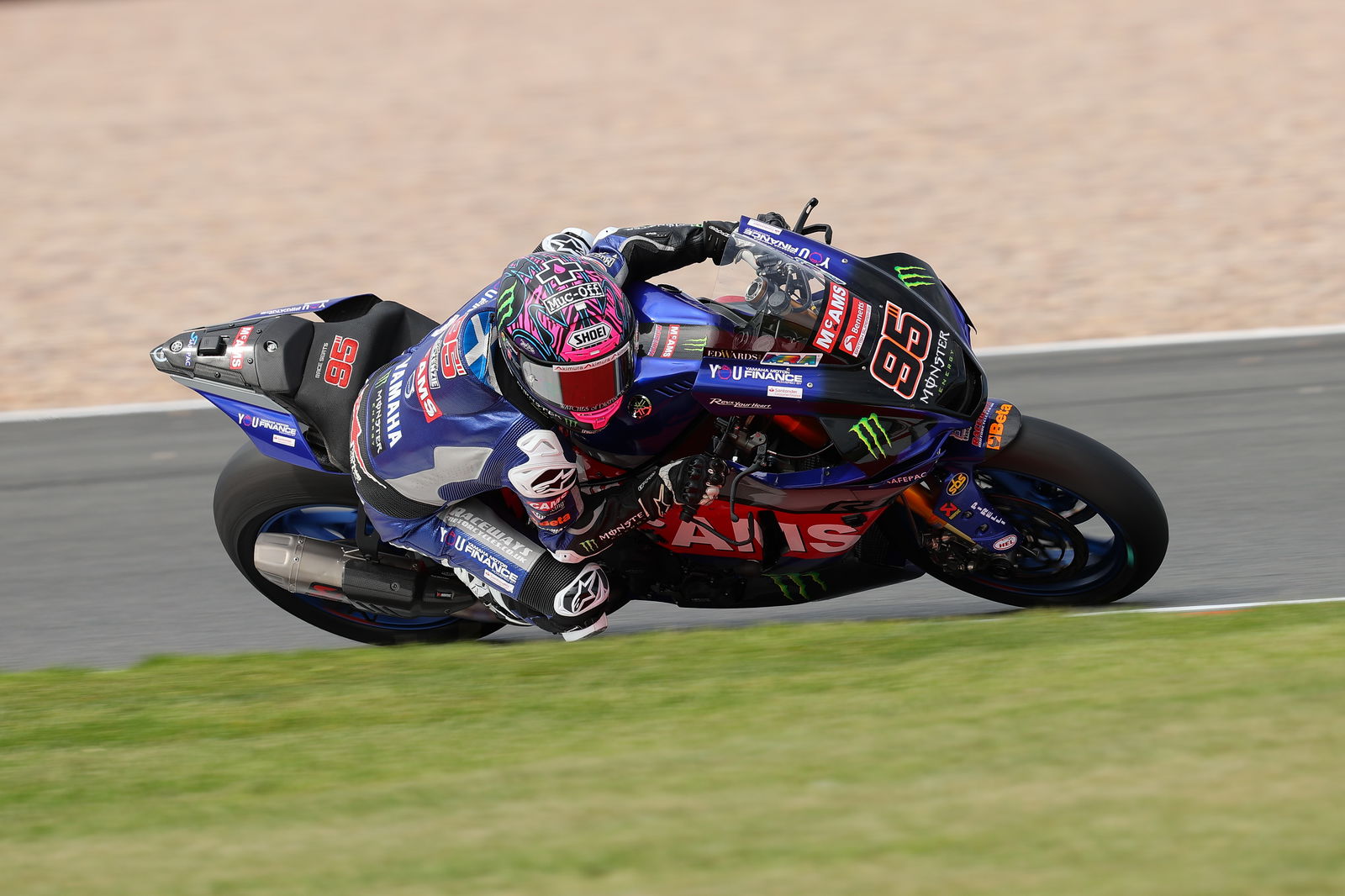 TAMPAK PERTAMA: Tom Sykes membuat British Superbike kembali bersama MCE Ducati