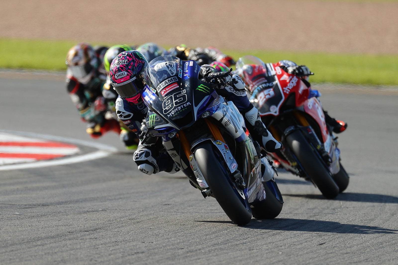 Mackenzie Memimpin 10 Poin Jelang Final BSB di Brands Hatch