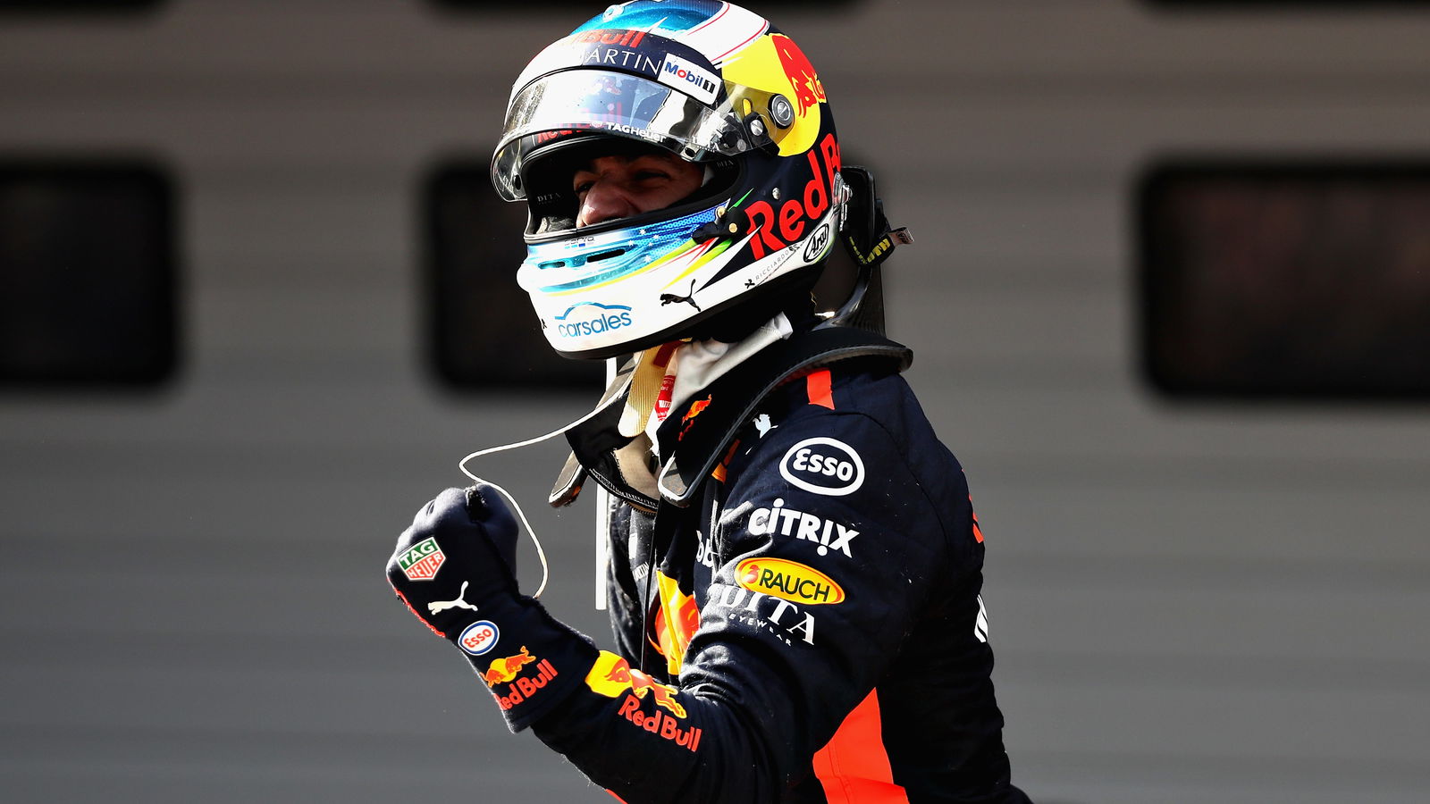 Ricciardo meroket ke kemenangan F1 China setelah pertaruhan strategi