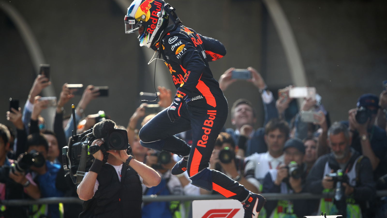 F1 Race Analysis: How Ricciardo stole the Chinese GP