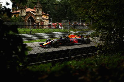 Vettel tercepat meski berputar di Parabolica Monza FP2