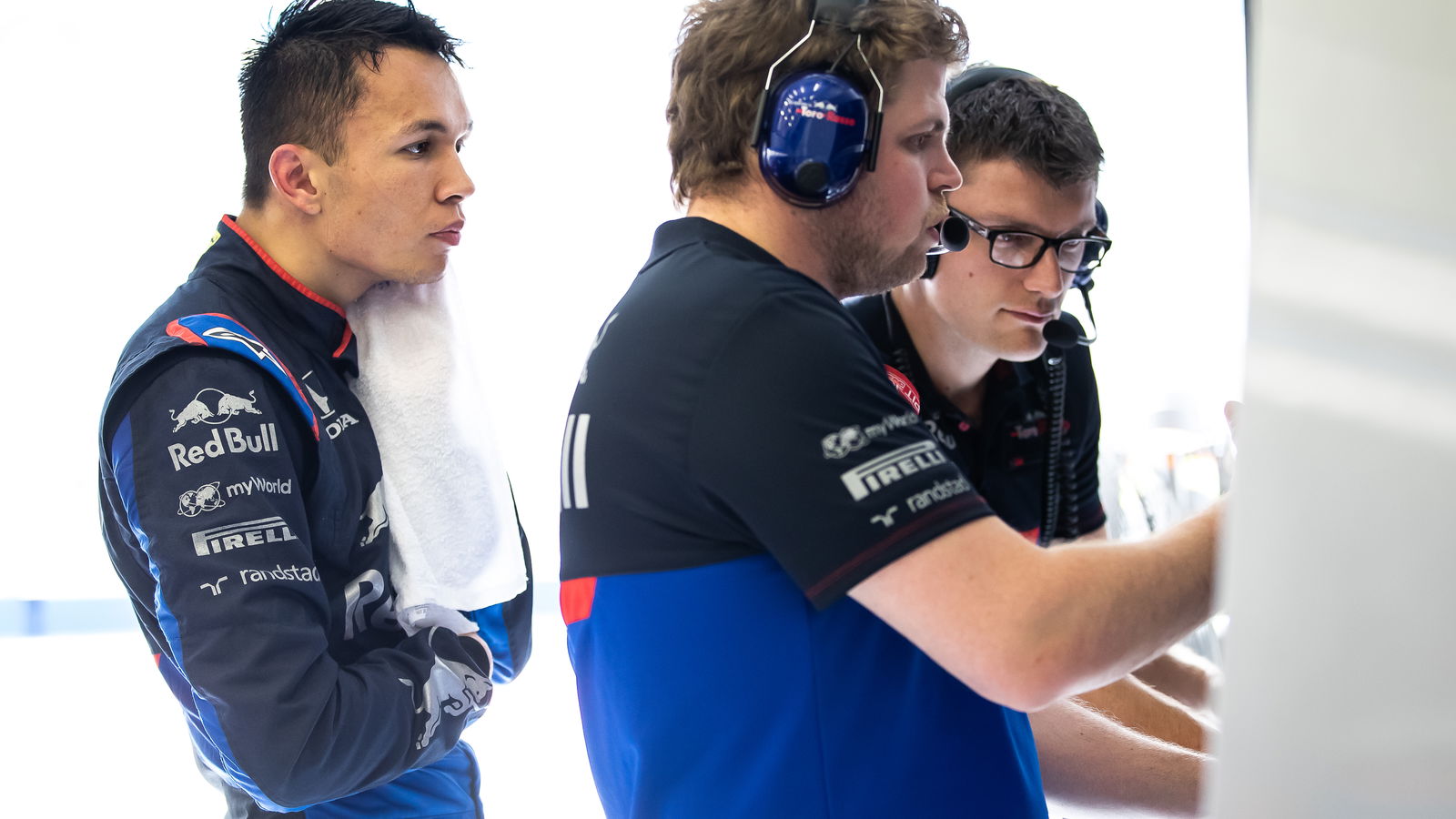 Toro Rosso “surprised” by Albon’s strong technical feedback