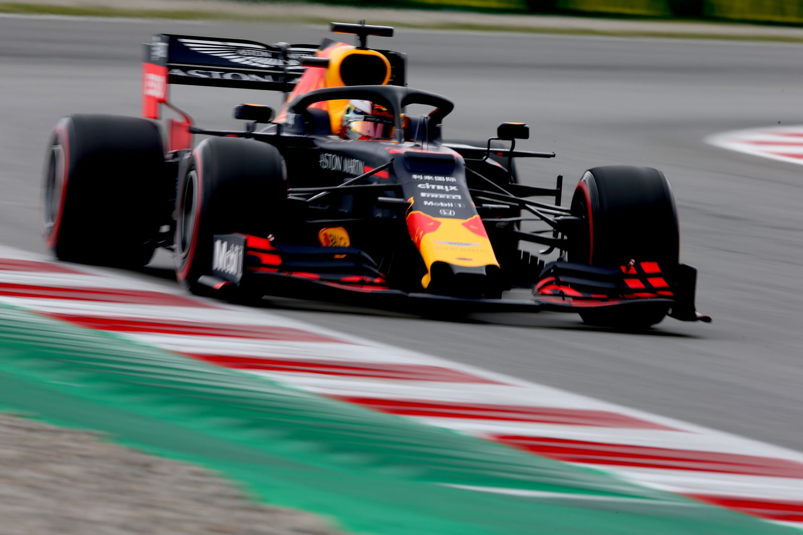 Ricciardo tak patah semangat meski Renault berada di belakang lintasan