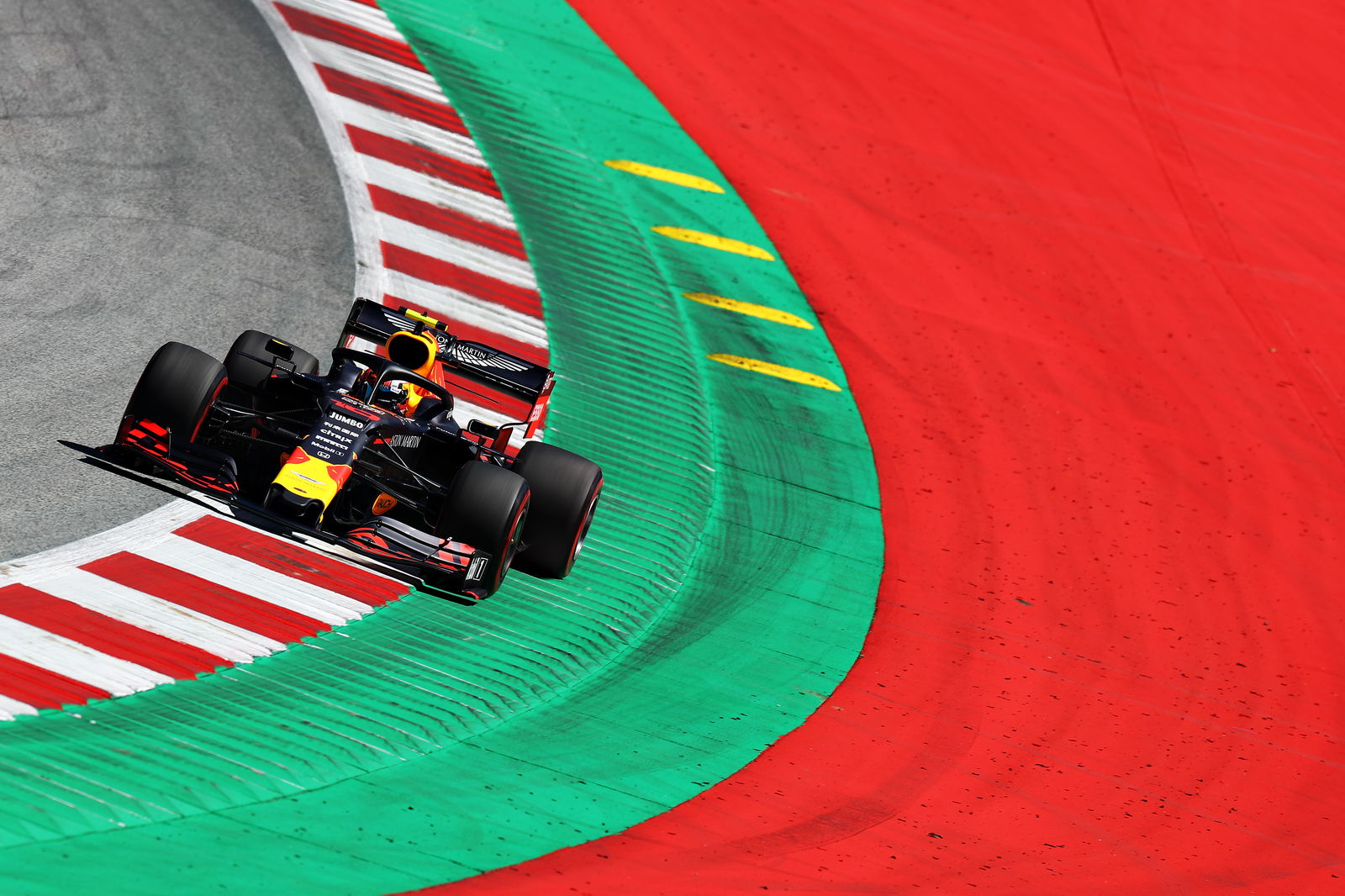 Hamilton edges Vettel in opening Austria F1 practice
