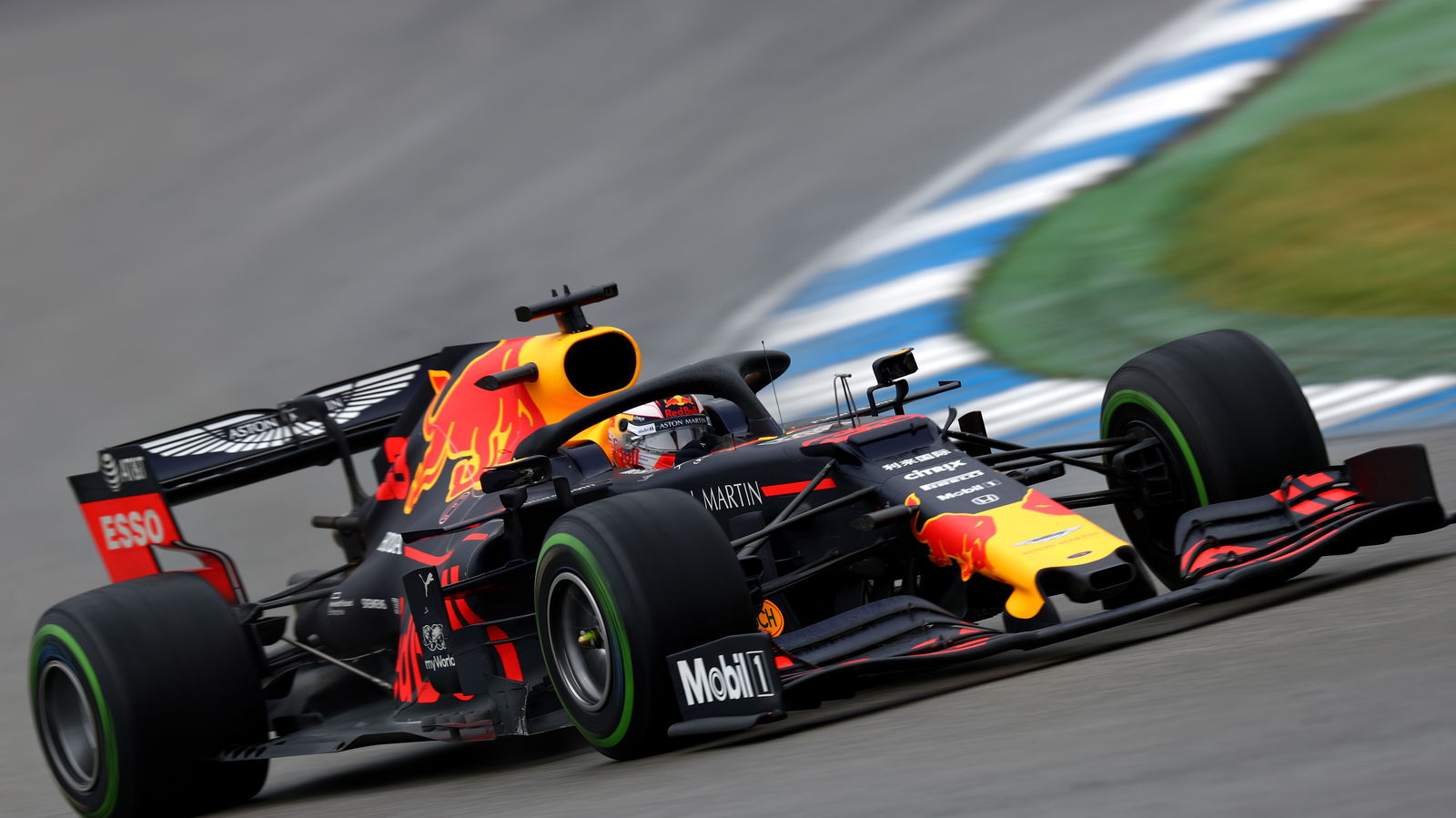 Verstappen memenangkan thriller basah GP Jerman saat rivalnya goyah