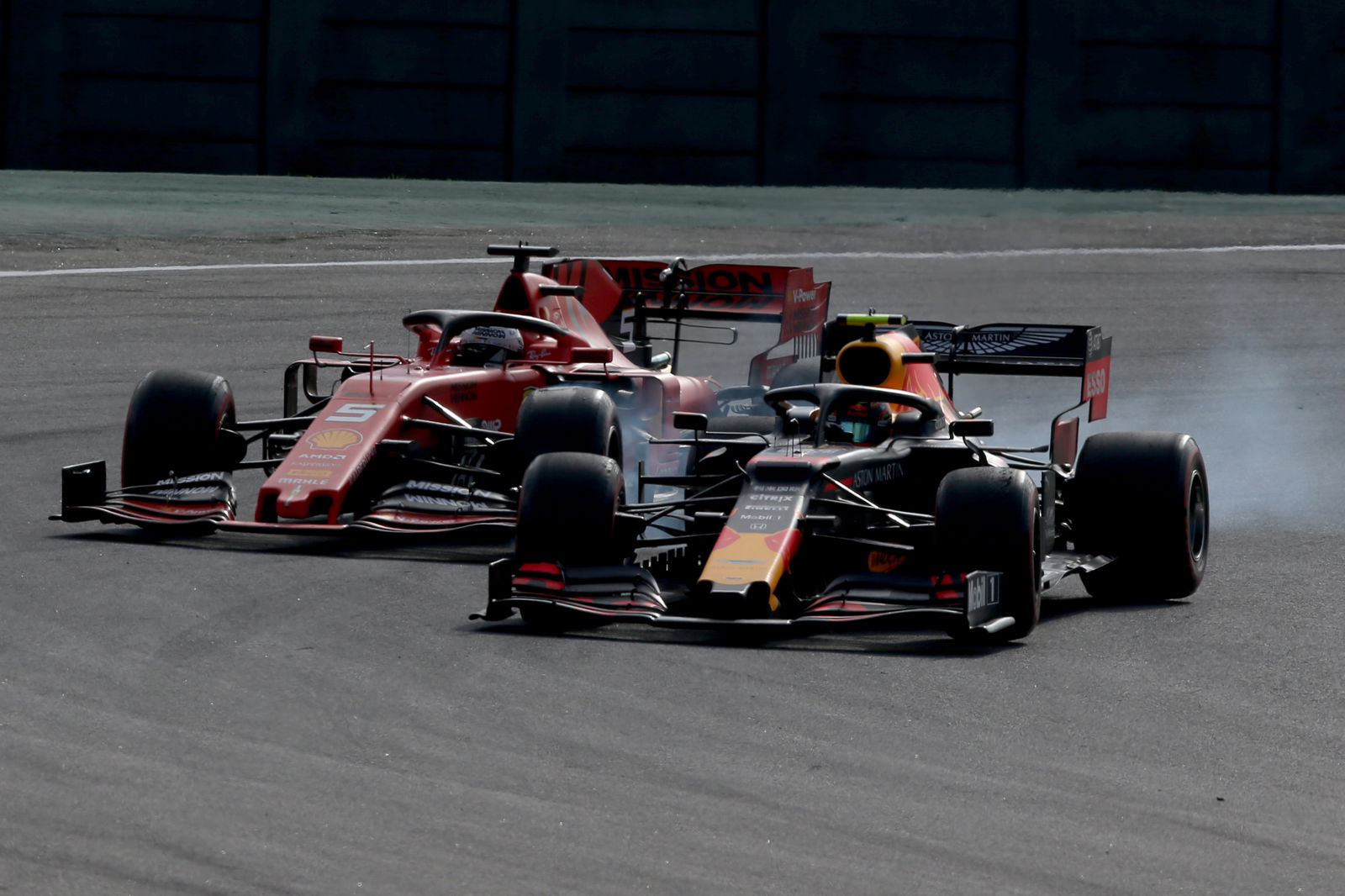 Verstappen signs Red Bull F1 contract extension