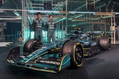 Mengapa Aston Martin memamerkan mobil F1 tahun 2022 yang asli