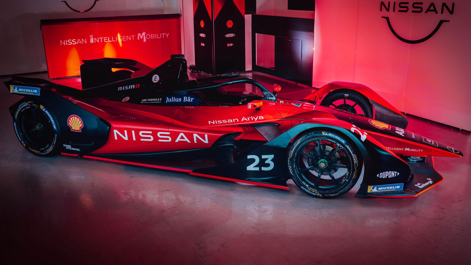 Nissan e.dams memperkenalkan warna merah mencolok menjelang musim Formula E baru