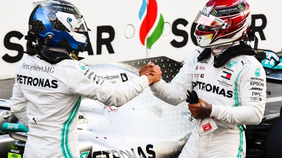 Bottas claims dramatic Baku pole as Leclerc crashes out