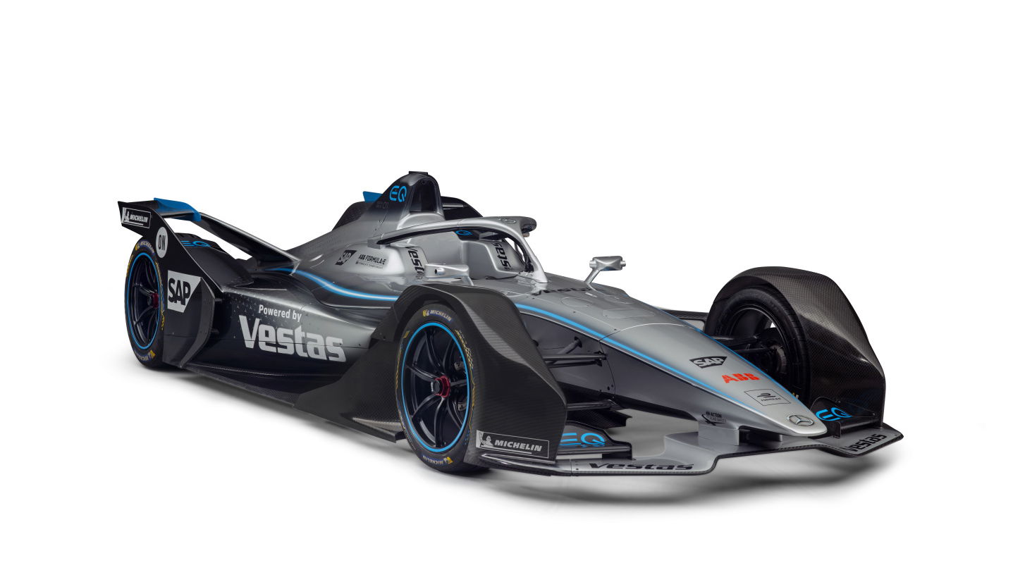 Mercedes memperkenalkan mobil FE; mengumumkan de Vries, Vandoorne