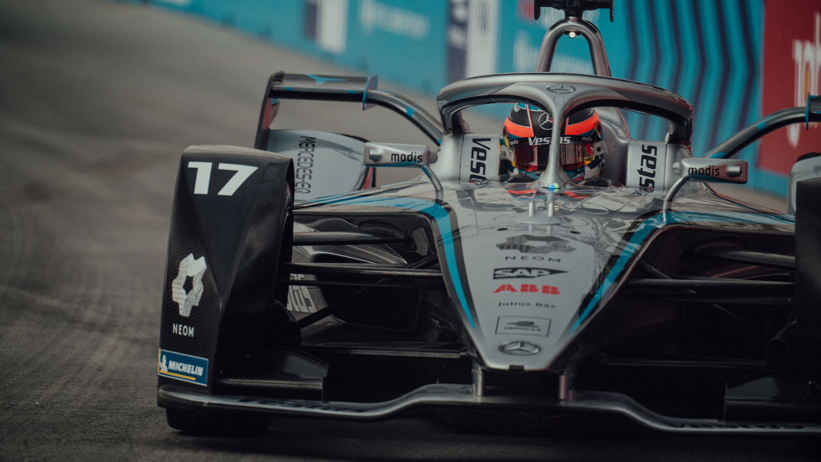 De Vries beats Mortara by 0.005s to secure pole for second Diriyah E-Prix