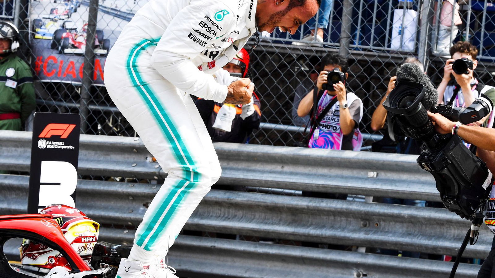 Hamilton harus 