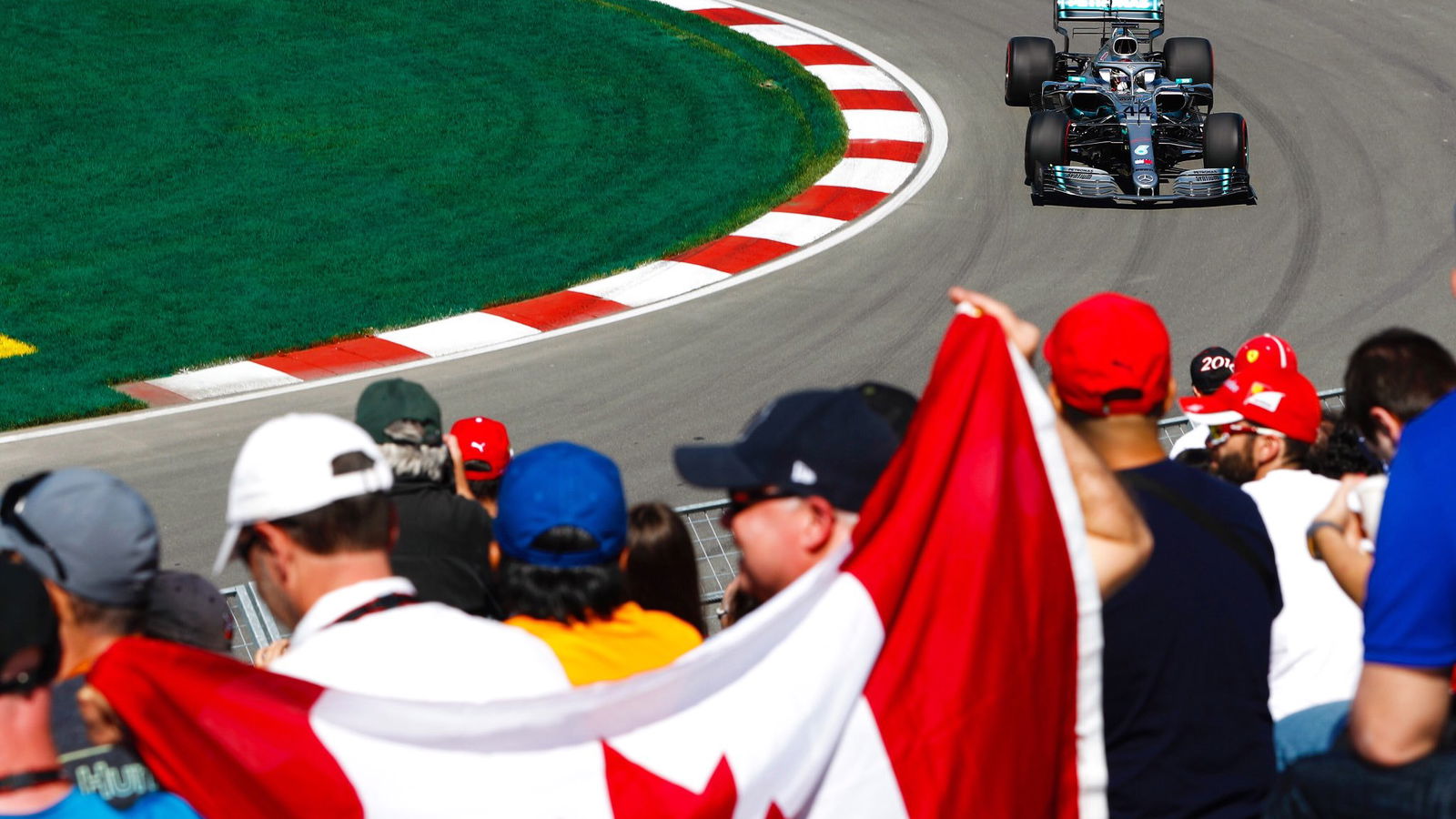 Hamilton memimpin Mercedes satu-dua di Kanada FP1