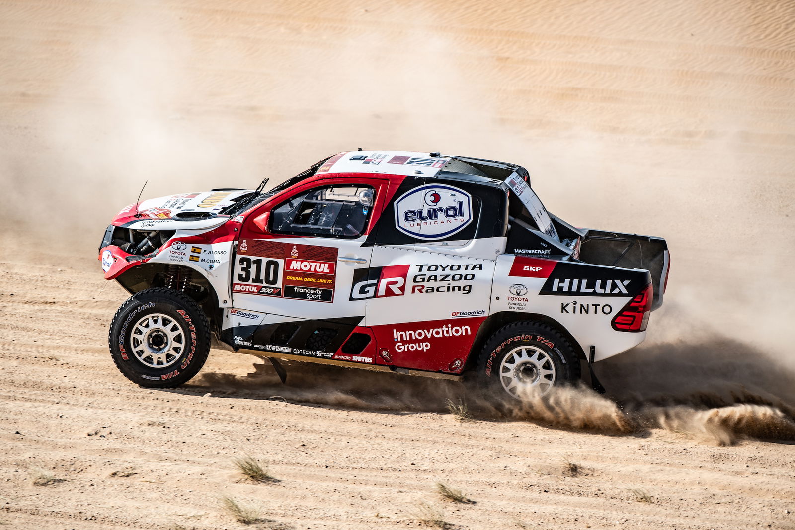 Sainz clinches third Dakar victory, Alonso 13th
