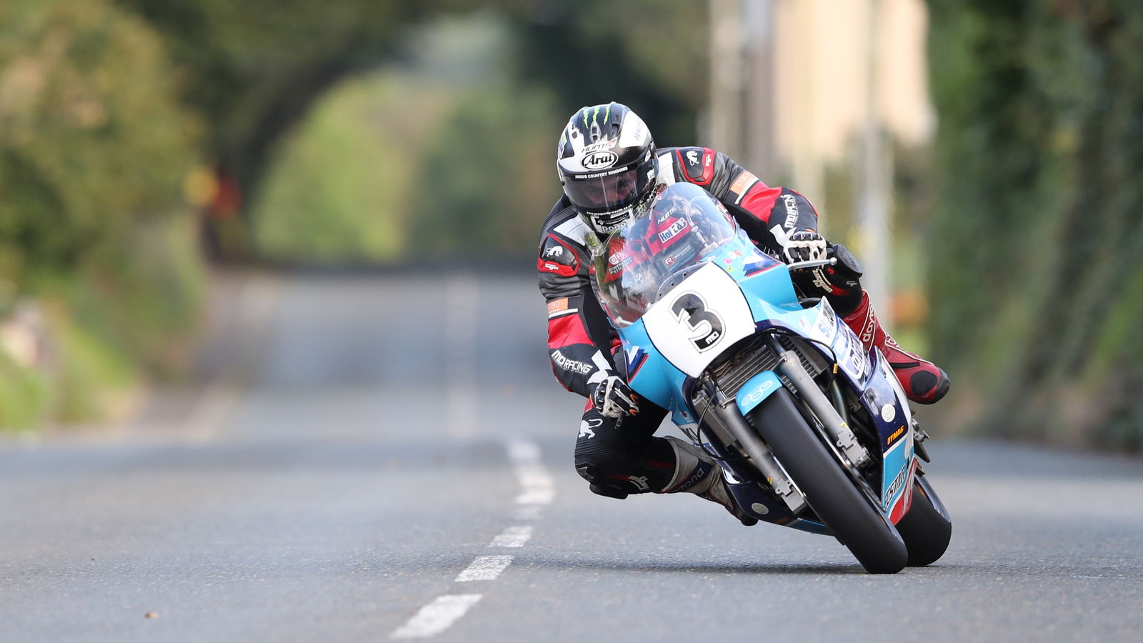 Classic TT: Dunlop off and running Suzuki XR69