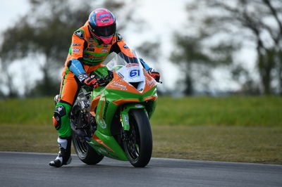 Positive start to BSB testing for Gearlink Kawasaki riders Currie and Mcglinchey