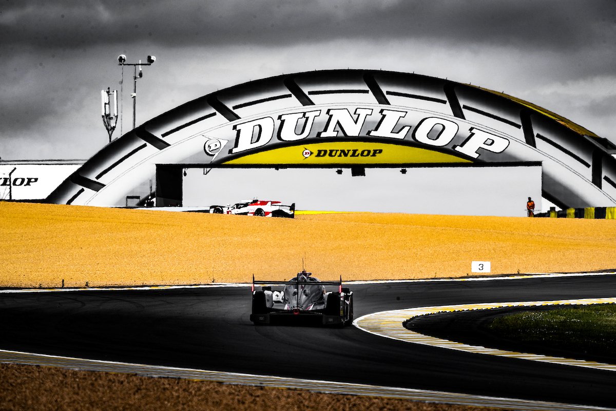 Buemi pulls clear in opening hour at Le Mans