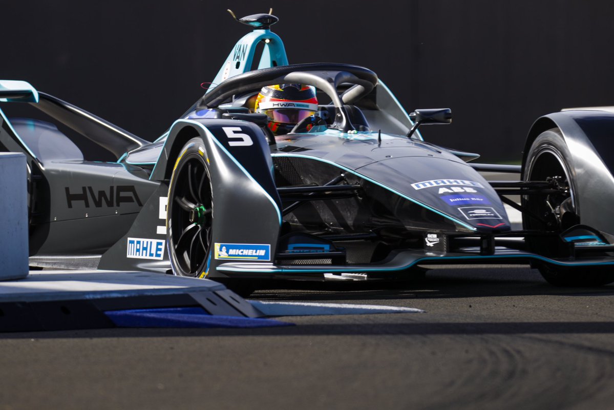 Sims tops opening day of Formula E pre-season testing